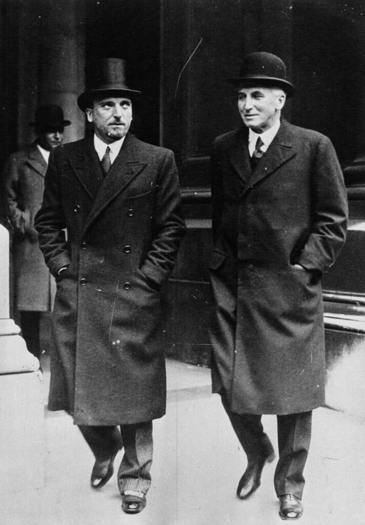 Dino Grandi (a sinistra) con il segretario di stato del Regno Unito e visconte John Simon. 25 luglio 1943